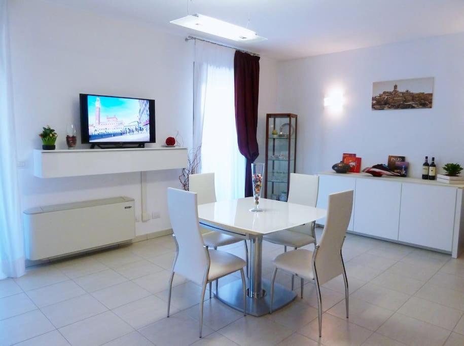 Modern & Strategic Apartment Siena Exterior foto